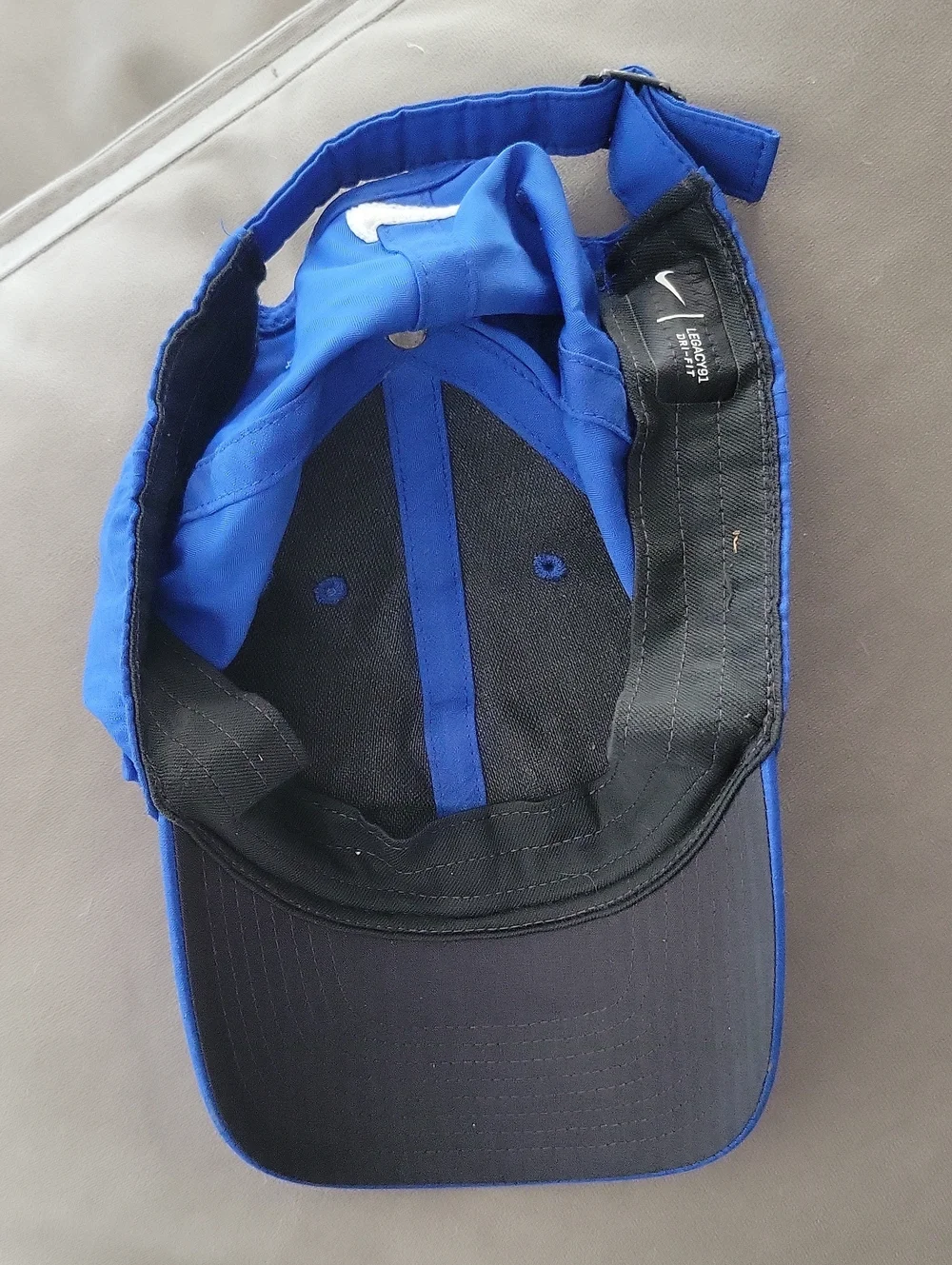 Nike cap vivid